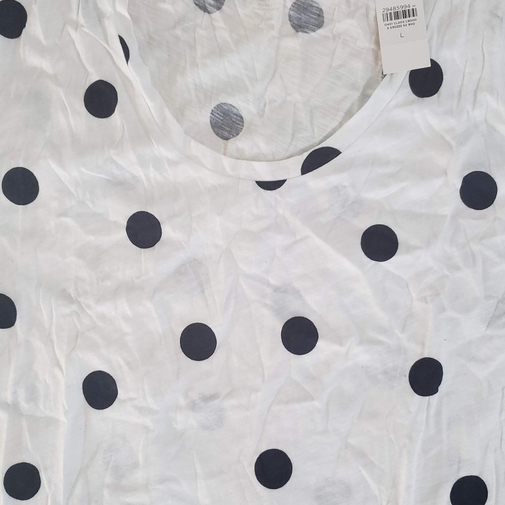 WHITE POLKA DOT V-NECK TEE